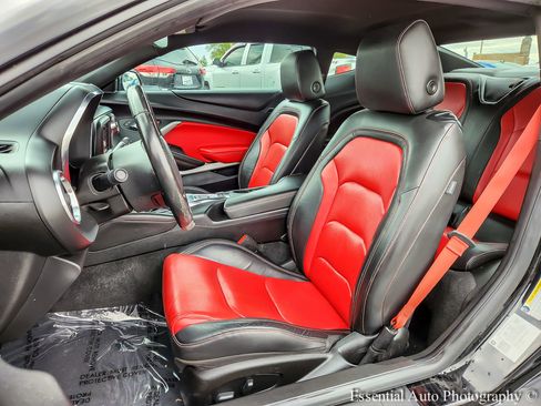 Used 2021 Chevrolet Camaro LT RWD image 7
