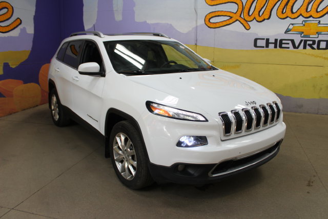 Used 2016 Jeep Cherokee Limited w/ Luxury Group AWD/4WD image 3
