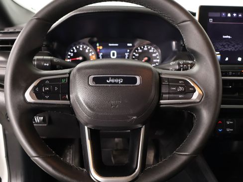 Used 2024 Jeep Compass Latitude w/ Altitude Special Edition AWD/4WD image 3