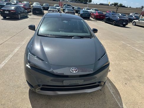 Used 2024 Toyota Prius XLE FWD image 2
