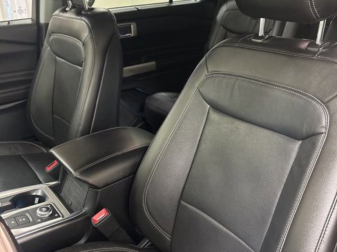 Used 2020 Ford Explorer Limited w/ Class III Trailer Tow Package image 17