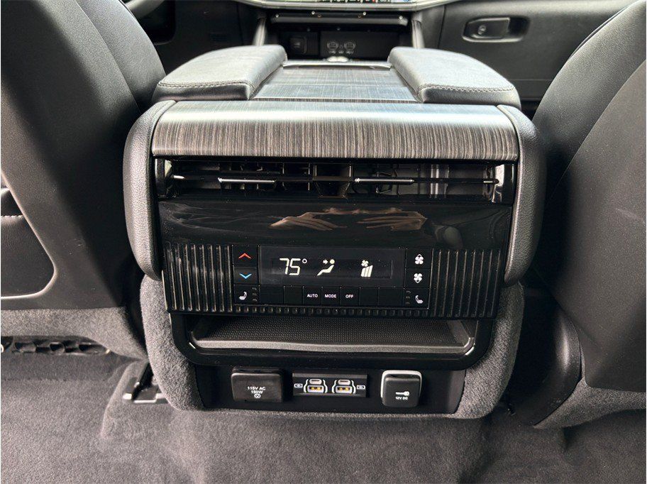 Used 2024 Jeep Wagoneer Series II w/ Flexible Seating Group RWD image 42