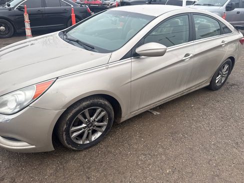 Used 2011 Hyundai Sonata GLS image 2