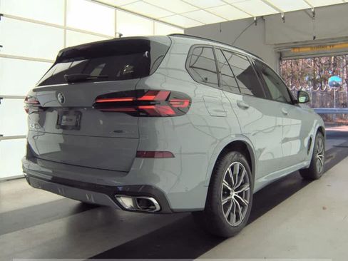 Used 2025 BMW X5 xDrive40i image 2