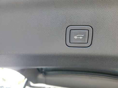 Used 2024 GMC Yukon Denali w/ Advanced Technology Package image 16