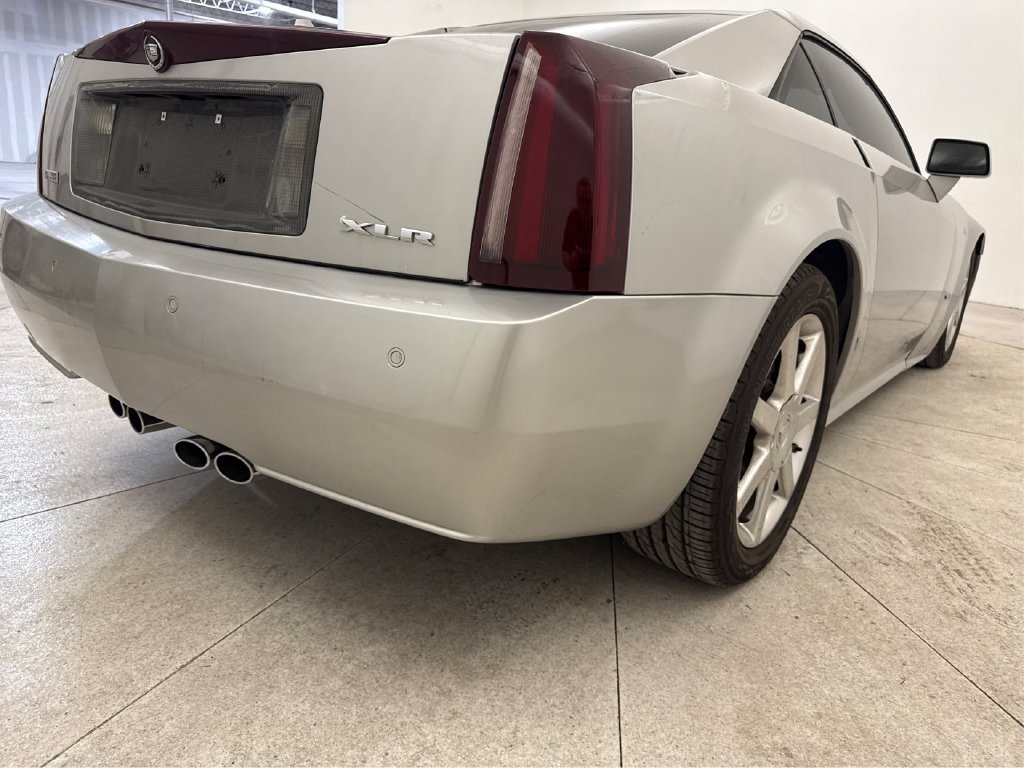 Used 2004 Cadillac XLR RWD image 23
