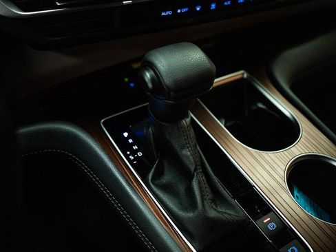 Used 2024 Toyota Sienna LE w/ LE Plus Package image 20