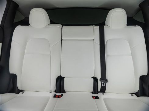 Used 2022 Tesla Model Y Performance image 13