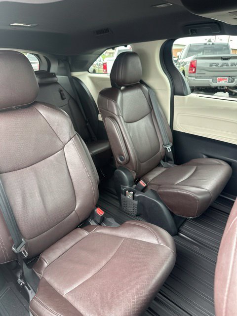 Used 2021 Toyota Sienna Platinum AWD/4WD image 23