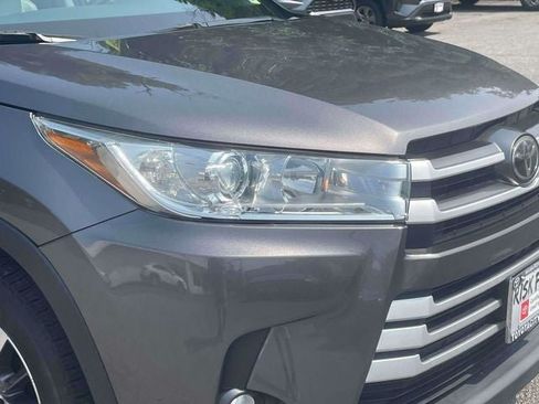 Used 2017 Toyota Highlander XLE AWD/4WD image 12