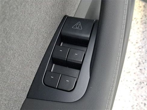 Used 2026 Tesla Model Y 2WD image 21