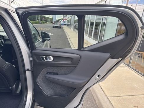 Used 2025 Volvo XC40 B5 Plus AWD/4WD image 11