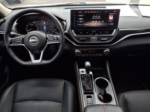 Used 2024 Nissan Altima 2.0 SR FWD image 12