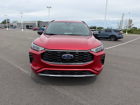 Used 2024 Ford Escape ST-Line w/ Tech Pack #1 AWD/4WD image 2