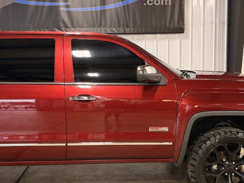 Used 2016 GMC Sierra 1500 SLT w/ All-Terrain Package AWD/4WD image 11