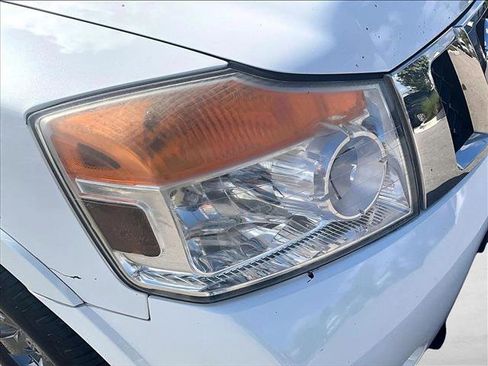 Used 2013 Nissan Armada Platinum w/ Platinum Reserve Pkg RWD image 28