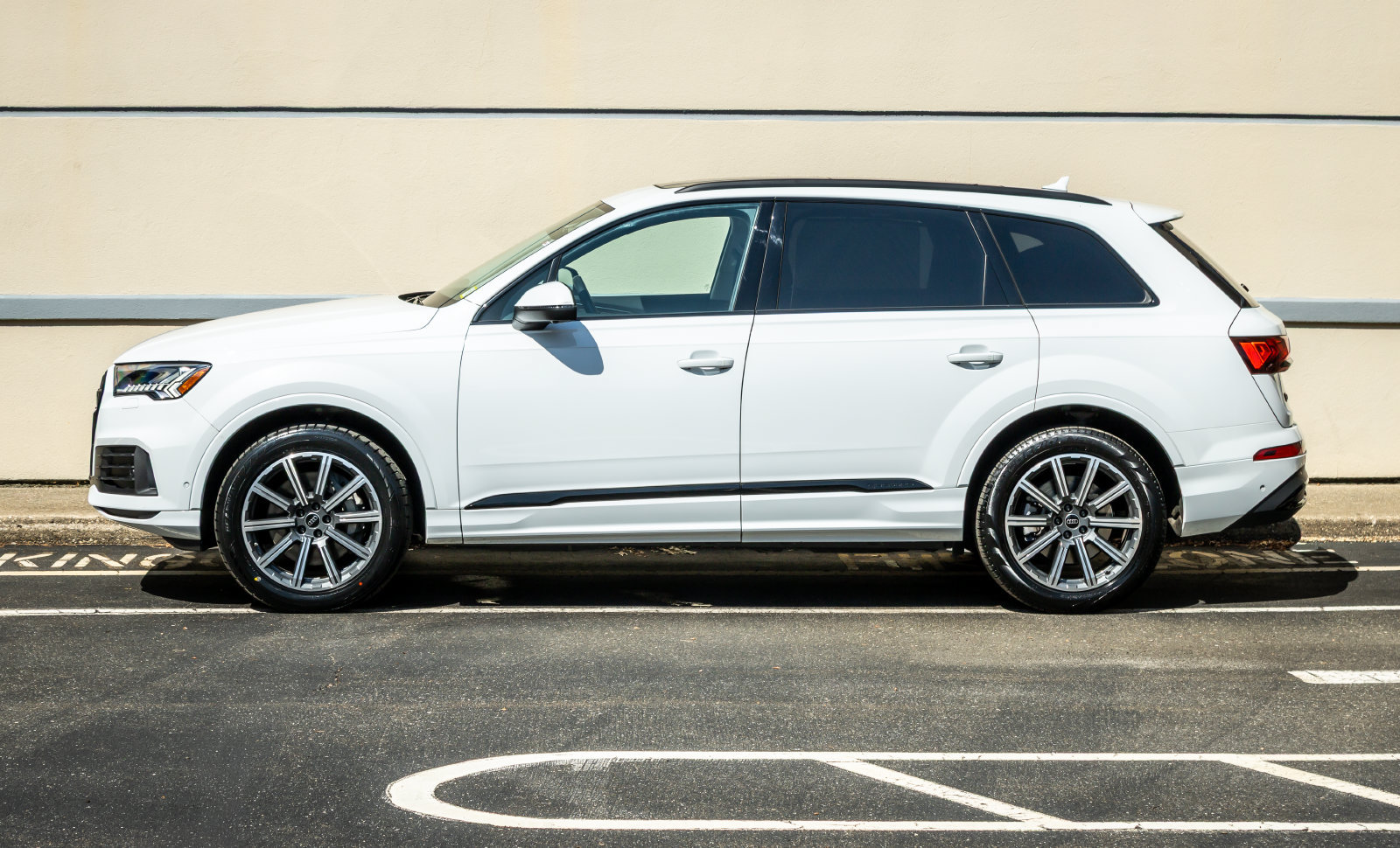 Used 2023 Audi Q7 2.0T Premium Plus w/ Premium Plus Package AWD/4WD image 4