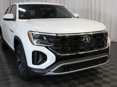 New 2026 Volkswagen Atlas Cross Sport SE image 28
