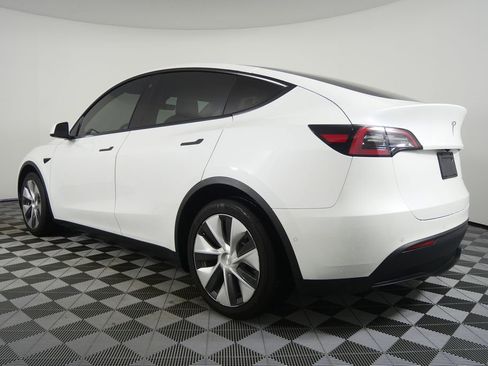 Used 2021 Tesla Model Y Long Range image 6