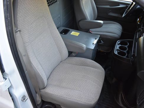 Used 2015 Chevrolet Express 2500 image 19