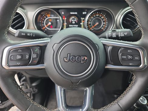 Used 2023 Jeep Wrangler Sahara image 29