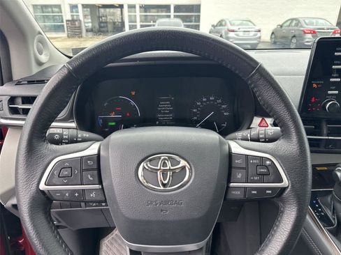Used 2021 Toyota Sienna XLE w/ XLE Plus Package AWD/4WD image 18