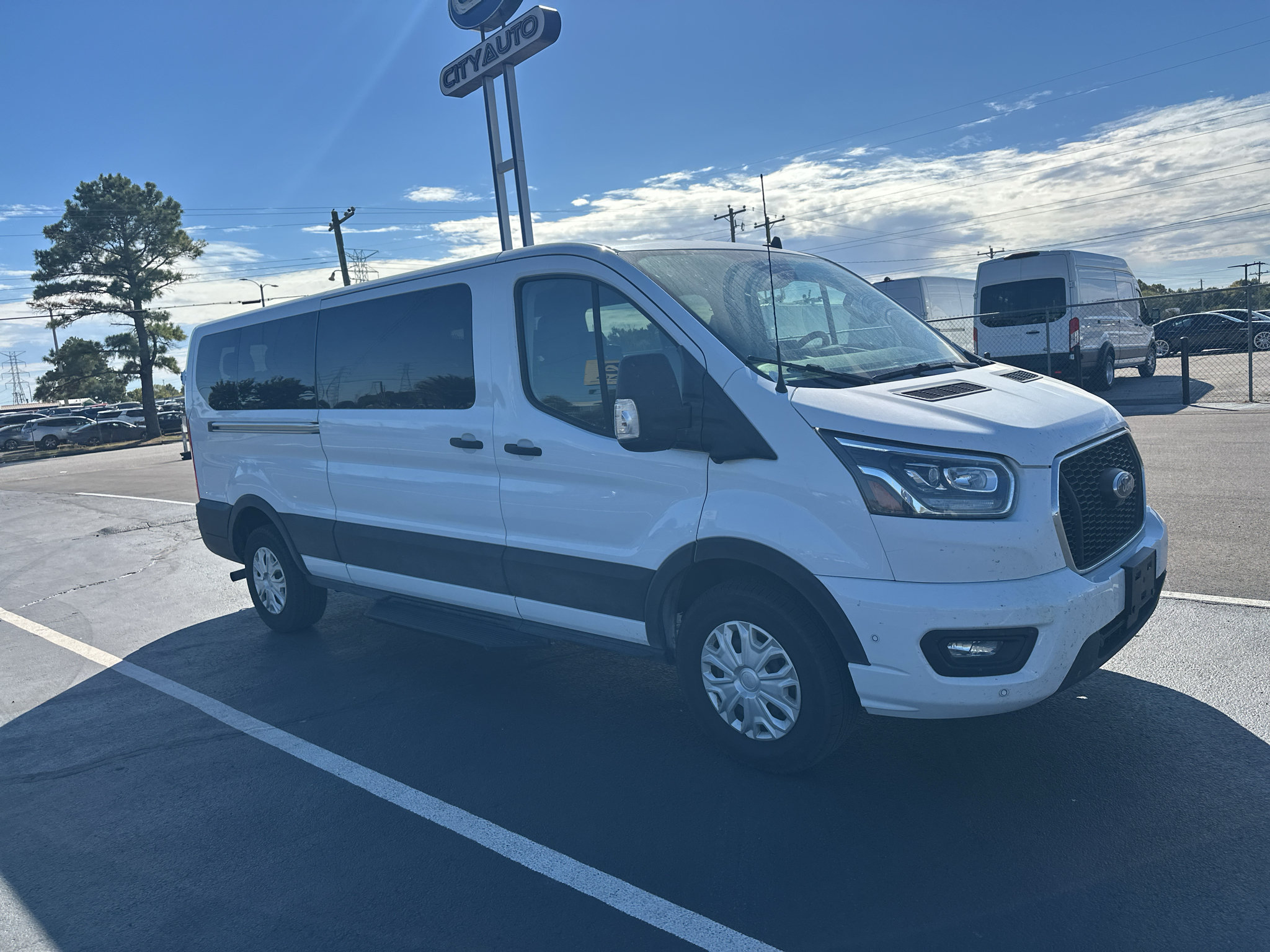 Used 2023 Ford Transit 350 XLT RWD image 3