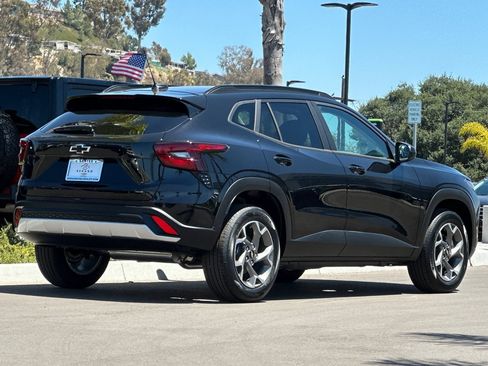 New 2026 Chevrolet Trax LT w/ LT Convenience Package FWD image 4