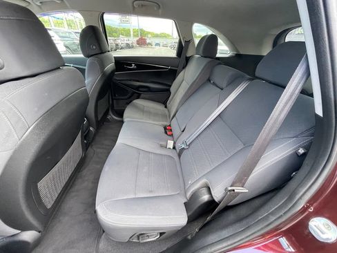 Used 2017 Kia Sorento FWD image 18