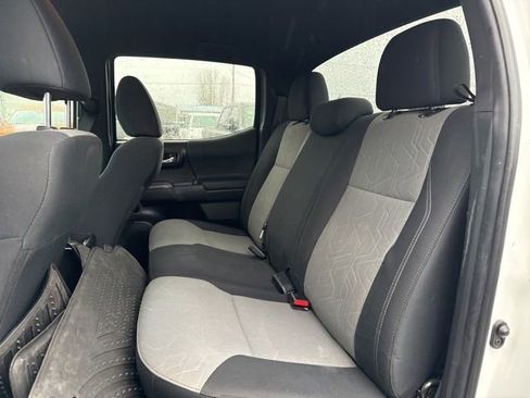 Used 2022 Toyota Tacoma TRD Off-Road image 18