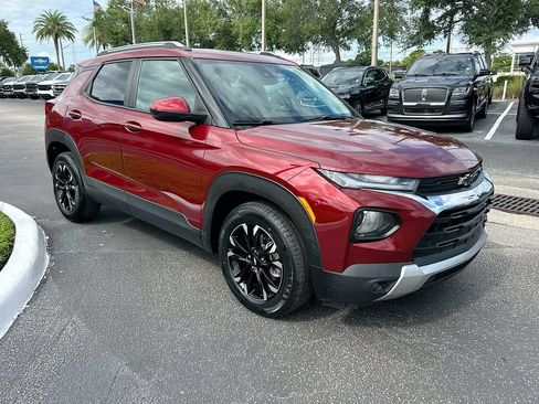 Used 2023 Chevrolet TrailBlazer LT w/ Convenience Package FWD image 3