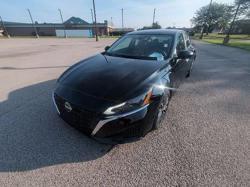 Used 2025 Nissan Altima 2.5 SV FWD image 11