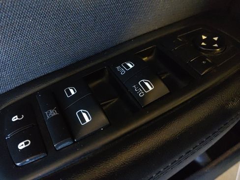 Used 2016 Chrysler 200 Limited w/ Anniversary Edition image 27