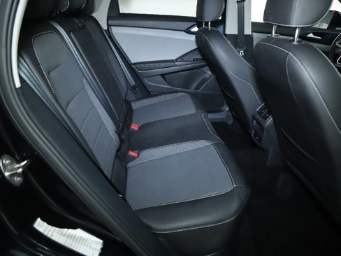 Used 2024 Volkswagen Taos SE image 32