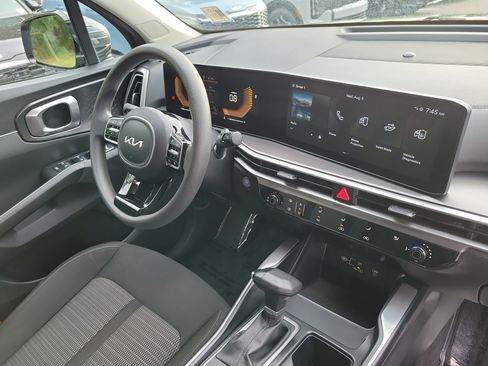 Certified 2024 Kia Sorento LX FWD image 8
