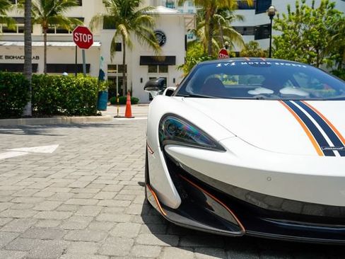 Used 2019 McLaren 600LT RWD image 6
