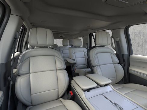 New 2026 Lincoln Navigator Premiere AWD/4WD image 10