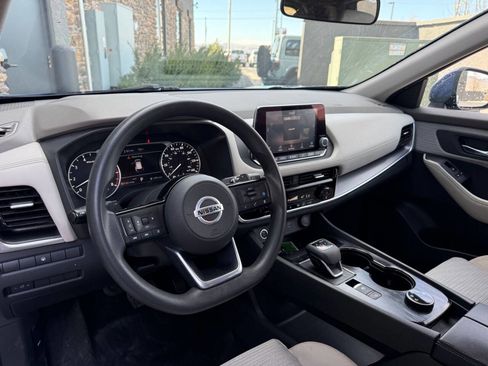 Used 2021 Nissan Rogue SV image 9