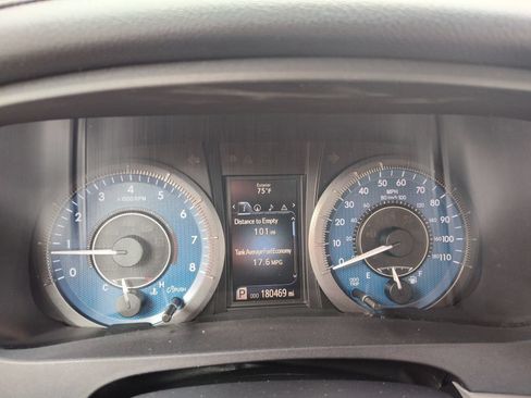 Used 2015 Toyota Sienna XLE w/ XLE Navigation Package FWD image 8