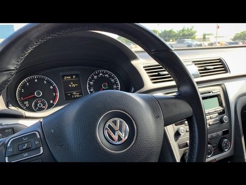 Used 2015 Volkswagen Passat 1.8T Wolfsburg Edition image 9