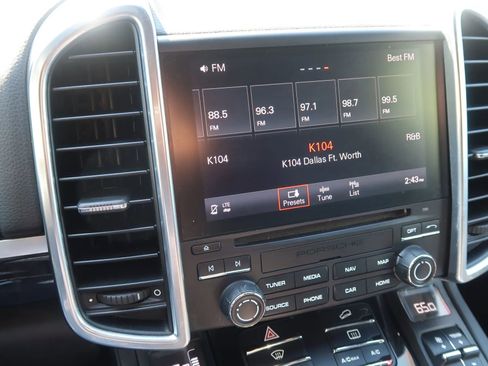 Used 2018 Porsche Cayenne S image 35