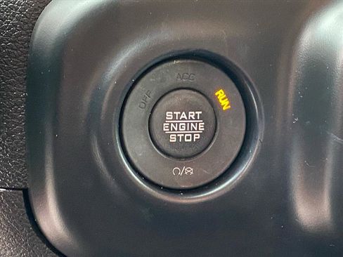 Used 2023 Jeep Wrangler Unlimited image 15