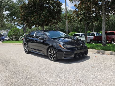 Used 2022 Toyota Corolla SE FWD image 2