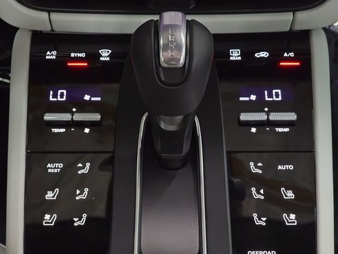 Certified 2026 Porsche Macan GTS AWD/4WD image 19