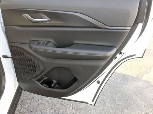 New 2025 Jeep Grand Cherokee Altitude image 30