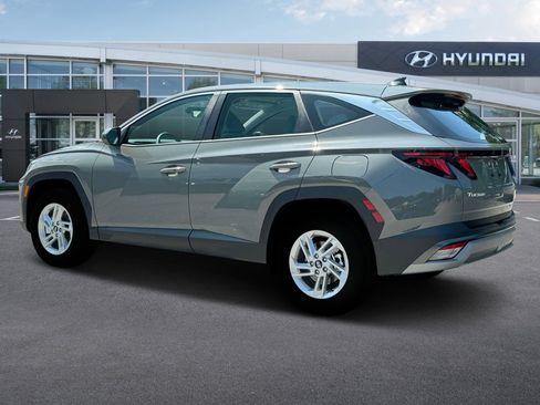 Used 2025 Hyundai Tucson SE image 4