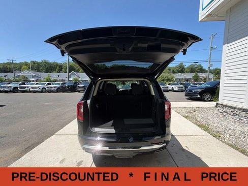 Used 2023 GMC Acadia Denali w/ Black Diamond Edition AWD/4WD image 3