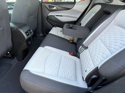 Used 2021 Chevrolet Equinox LT w/ Driver Convenience Package AWD/4WD image 16