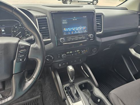 Used 2022 Nissan Frontier SV AWD/4WD image 23