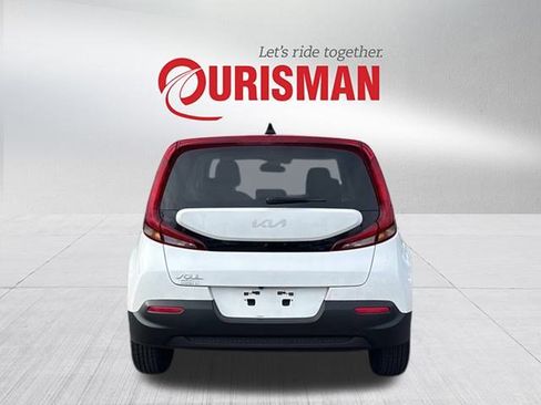 Used 2022 Kia Soul LX image 3